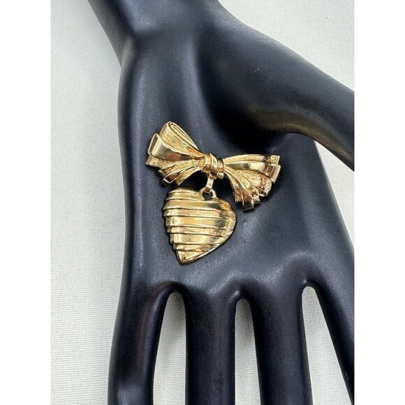Avon I Love You Mother Brooch Pin 2 Piece Bow & Dangling Heart  Golden - Picture 1 of 6